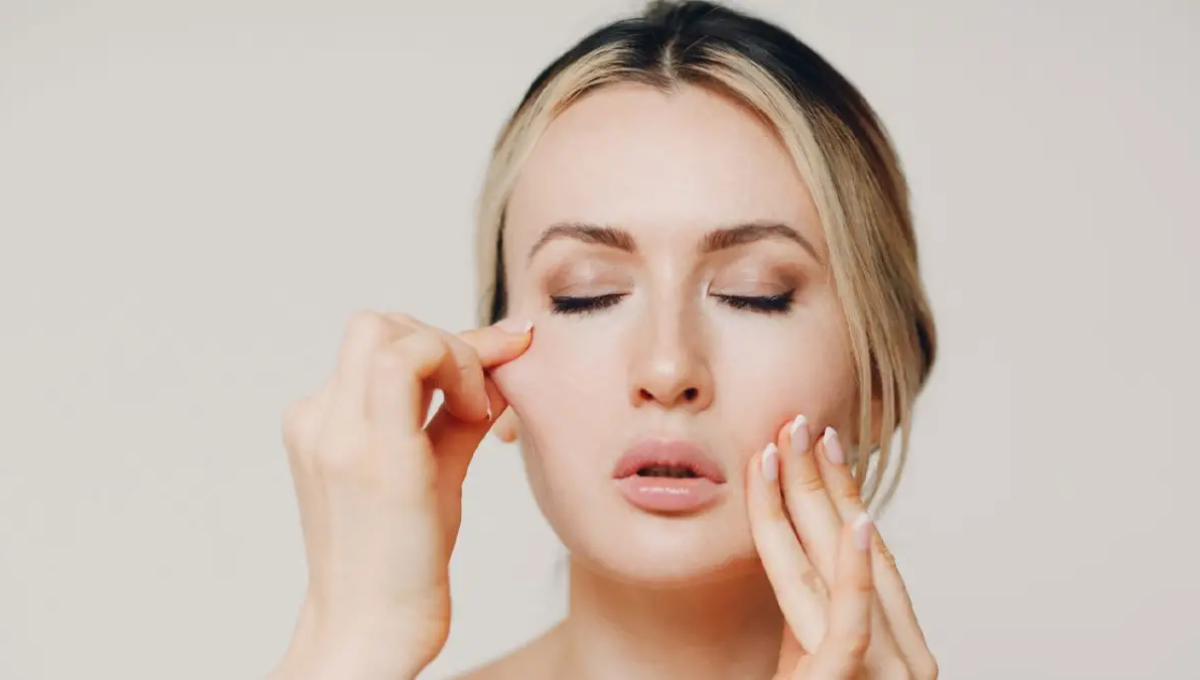 फेस योगा: सिर्फ 10 मिनट में पाएं टाइट और यंग लुक