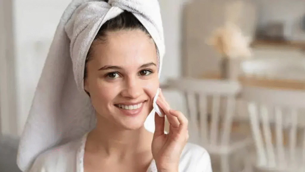 मानसून स्किनकेयर: नीम या तुलसी चमकदार और हेल्दी त्वचा के लिए